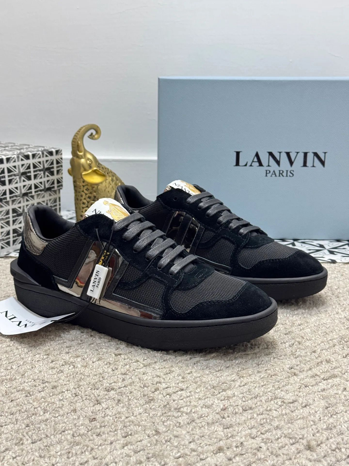 Men's men's shoes 💰520 [New style] 🦈🦈lanvin #LANVIN spring and summer series new colors ❤️‍🔥The latest lace-up fashionable casual Forrest Gump running shoes~bumpr high-quality couple 👫 series!! The latest trendy products of the season. Many bloggers have planted grass and purchased the original molds for customization. The uppers are nubuck leather. They are very versatile, fashionable and casual, and are comfortable to wear on the feet. Recommended! The original molds have clear logo rubber bottoms, which are non-slip and wear-resistant. Size: Female 36~40 Male 38-44 (45 customized
